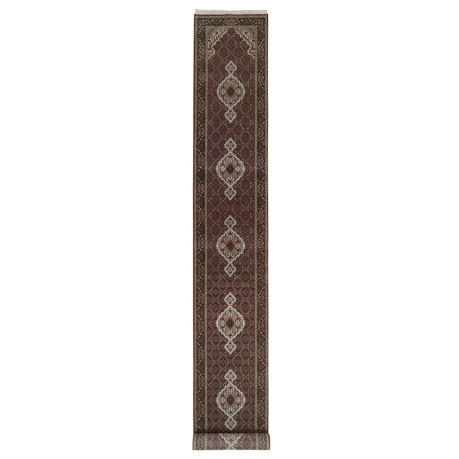 Traditional Rugs LUV585846